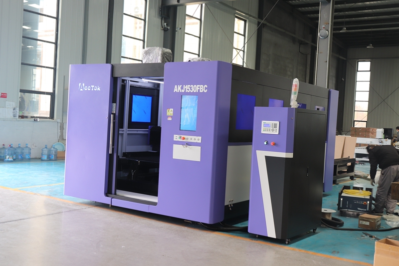 Industrial 3015 6000 watt Fibe - đánh giá và giá Industrial Fiber Laser Cutting Machine